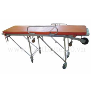 Cáng thương đẩy trên xe cứu thương